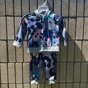 Cozy Black and Gray Printed Tracksuit with Soft Fabric